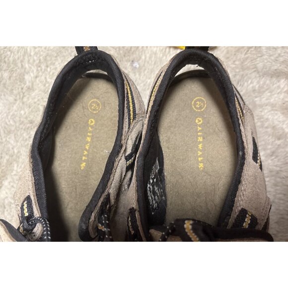 Airwalk Kids Sandals Size 2.5 Closed Toe Hiking Outdoor Shoes Tan Black Adjustab - Picture 10 of 12